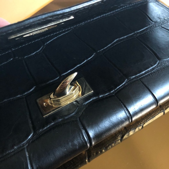AUTHENTIC Givenchy shark tooth closure clutch - Picture 5 of 8